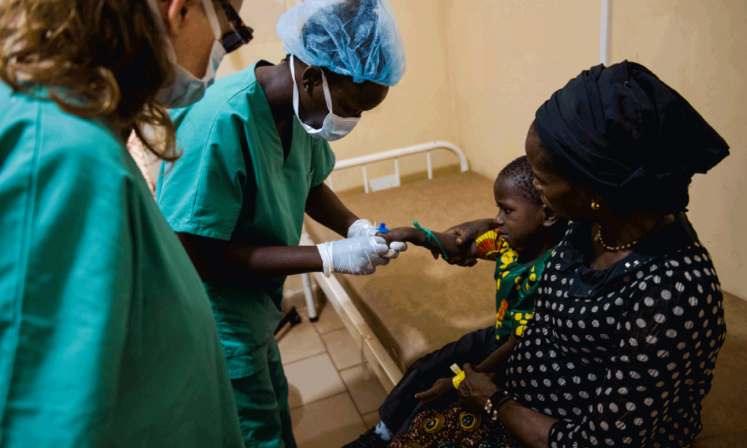 Somalia enfrenta un brote de difteria en medio de escasez de vacunas y recortes de ayuda internacional