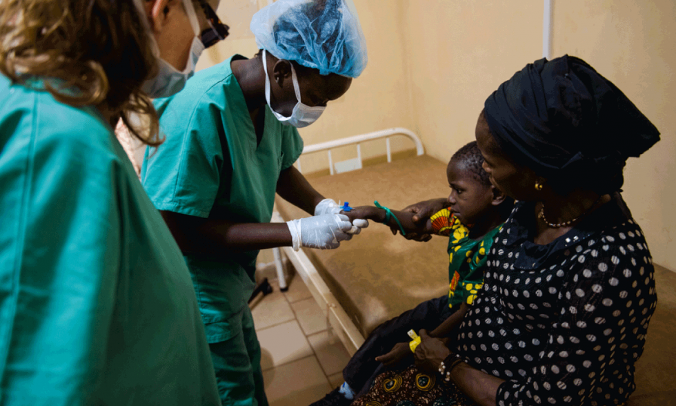 Somalia enfrenta un brote de difteria en medio de escasez de vacunas y recortes de ayuda internacional
