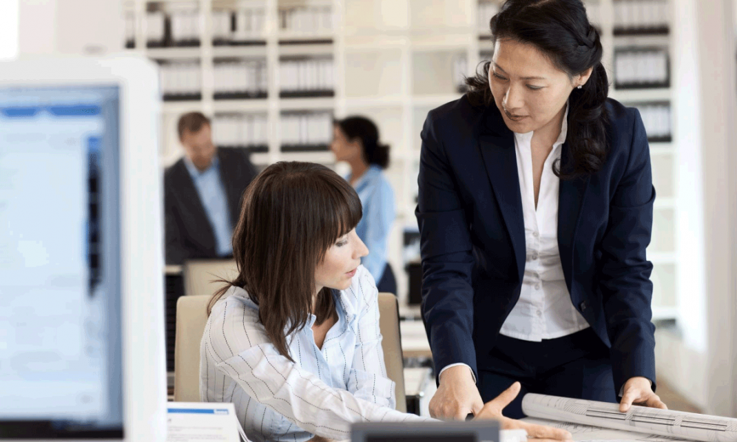 Mujeres con educacion superior en la fuerza laboral Impulso economico y oportunidades de negocio