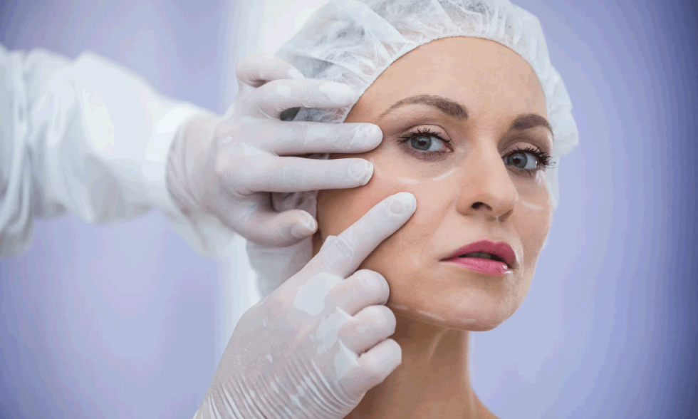 Formarse en estetica facial y dermocosmetica Una inversion estrategica para el futuro profesional