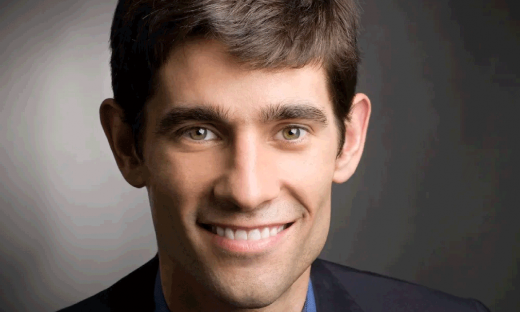 Nicholas Thompson usa un GPT a medida para optimizar su entrenamiento y productividad