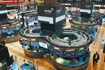 Wall Street muestra senales mixtas retrocesos moderados y repunte tecnologico impulsado por Tesla