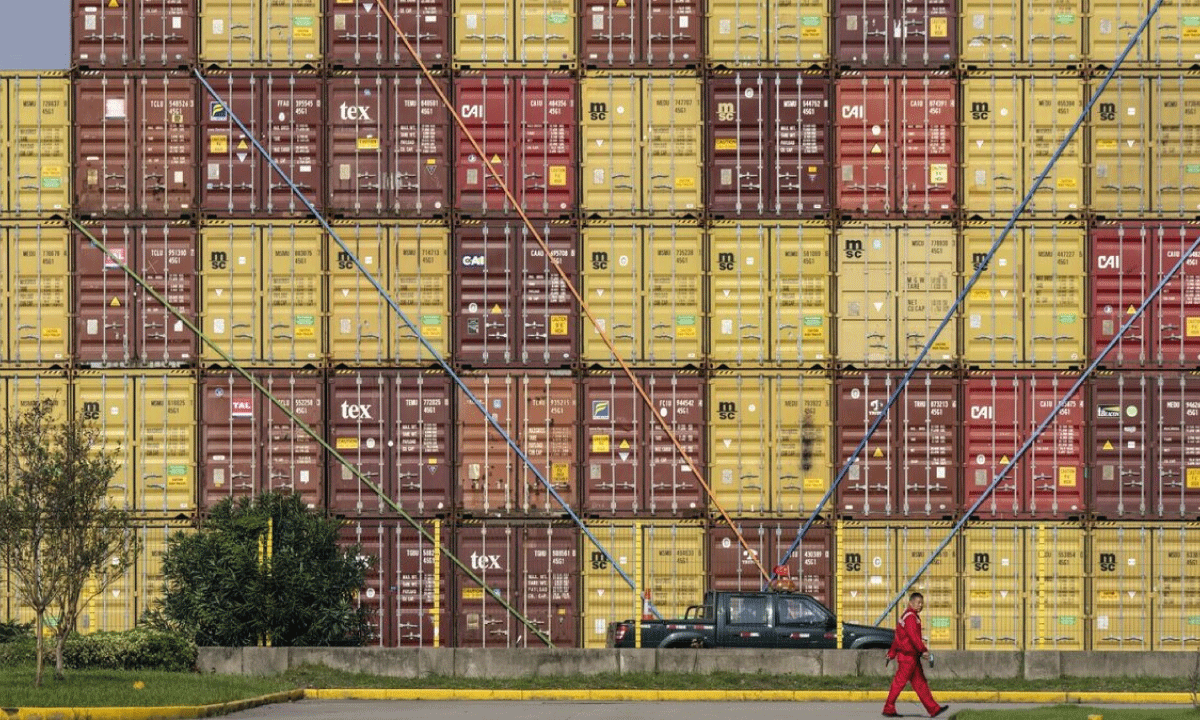 El superavit comercial record de China redefine las estrategias empresariales y las cadenas globales de suministro